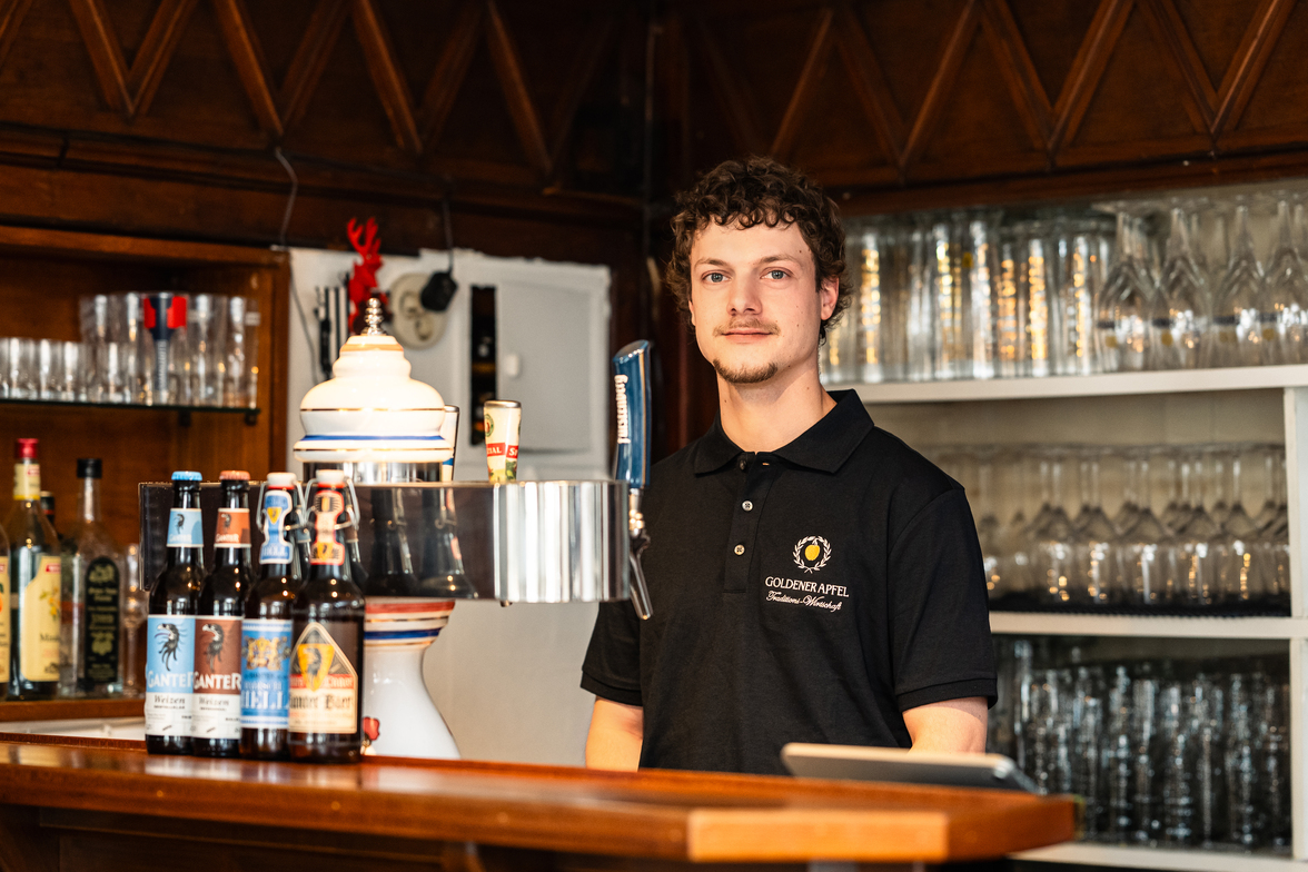 An der Bar mit regionalen Bieren